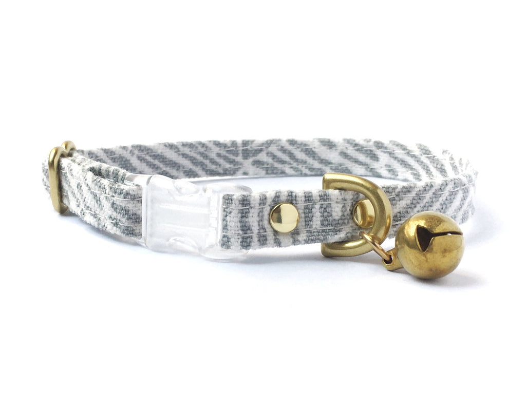 Cat Colth Grey & White Cat Collar With Bell - Breakaway Buckle - Striped Design ...