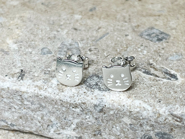 Silver cat head stud earrings