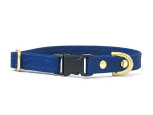 Blue miniature dog and puppy collar in vegan cork leather. Suitable for tiny dogs such as Chihuahuas and Miniature Dachshunds. 