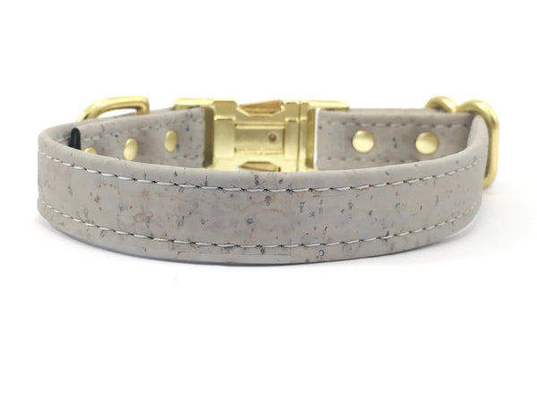 Light grey dog collar in unique vegan cork leather and luxury brass buckle