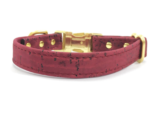Unique dog collar in burgundy vegan cork leather with gold coloured brass hardware